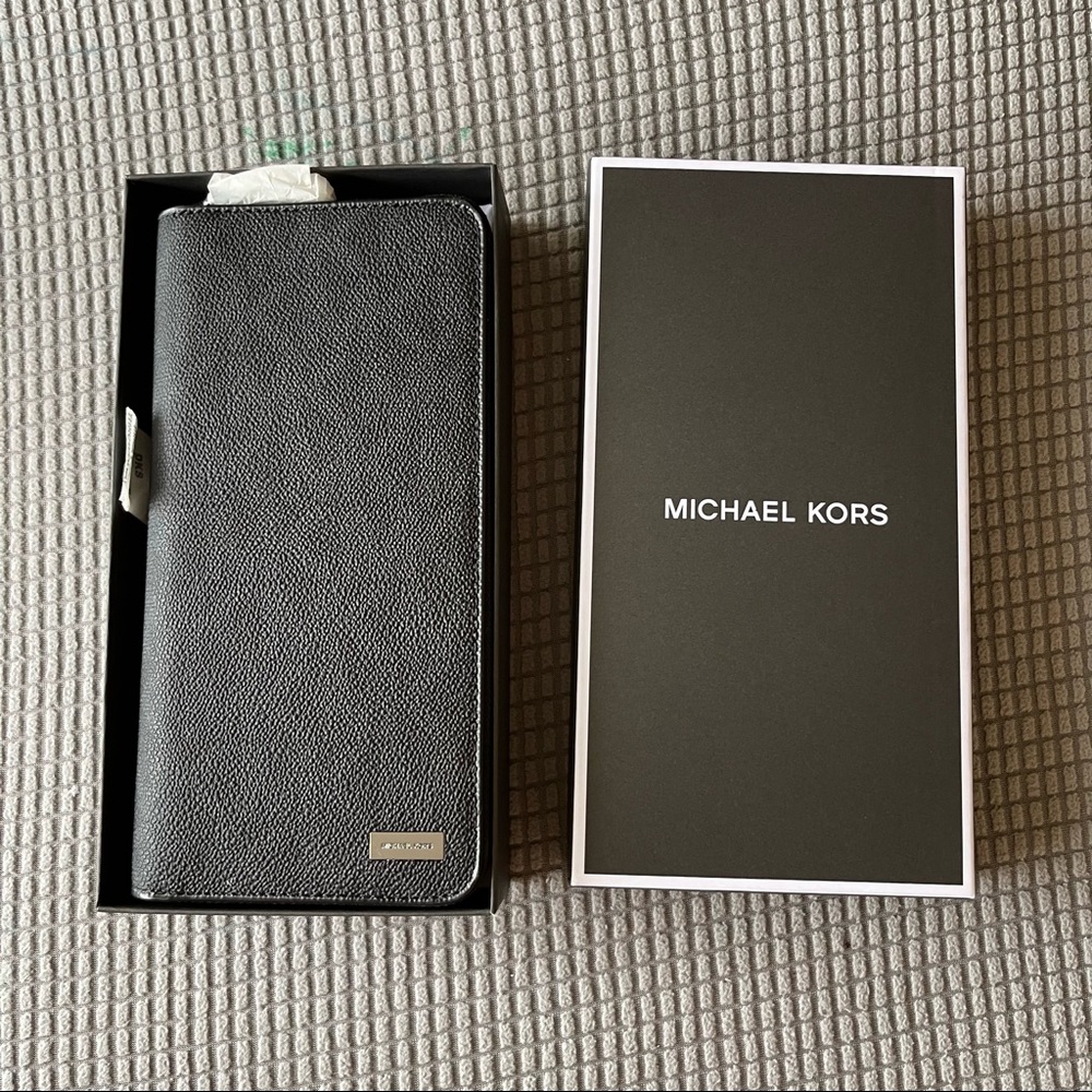 Michael Kors Jet Set Mens Tech Zip Around Wallet